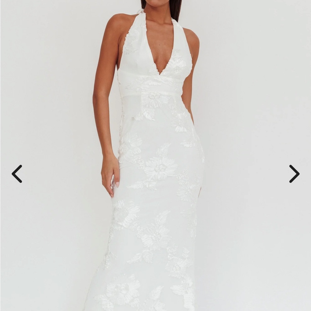 Selfie Leslie Elegant White Floral Halter Dress